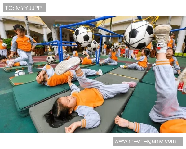 足球小将的梦想与拼搏：青春岁月中的绿茵传奇短篇集